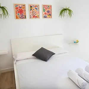 https://playa-piscina-y-relax-en-este-coqueto-apartamento-en-nerja.hotelsinnerja.org