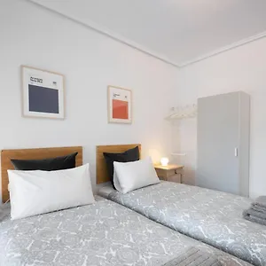 https://apartamento-con-parking-en-gros-junto-a-la-playa-zurriola.sansebastianhotels.net